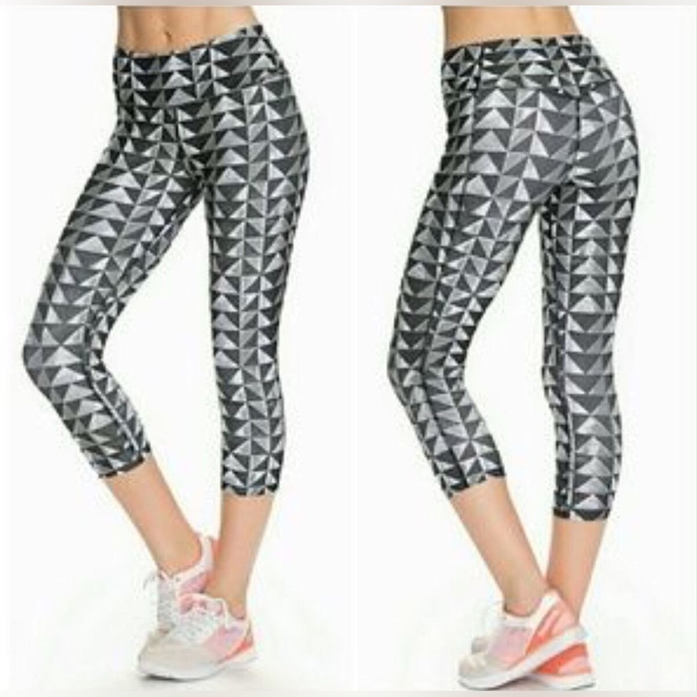 NIKE Geometric Pattern Womens Leggings - Black and White size medium 3/4 length